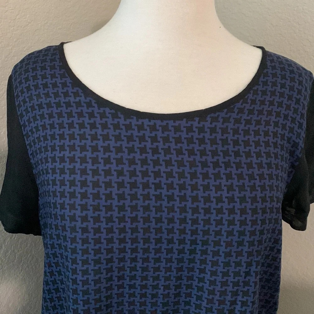 OLD NAVY nwot black and blue short sleeved patterned tee/blouse - Picture 3 of 10